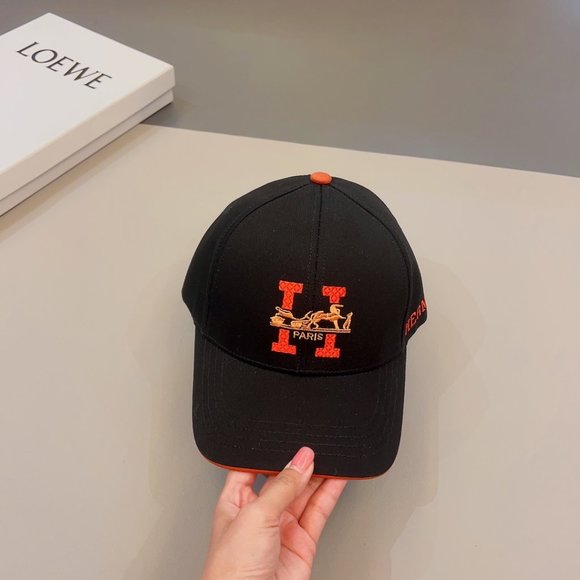 AUTHENTIC Hermes Hats main image 7